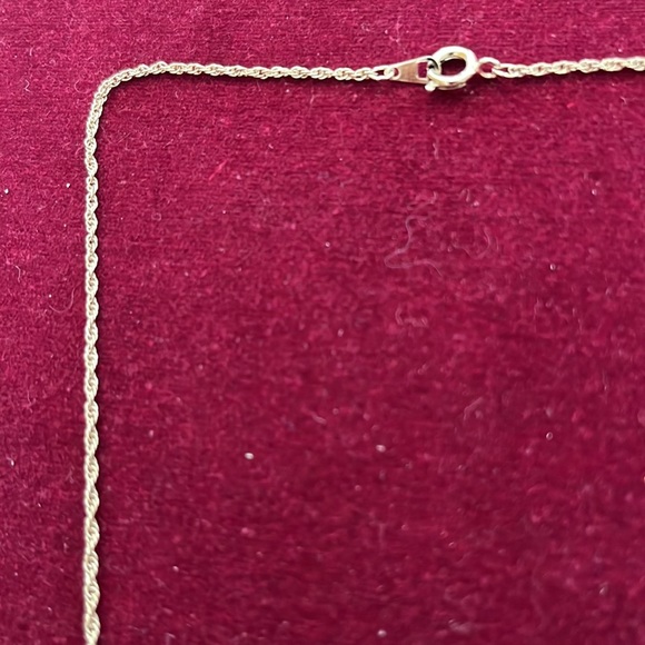 18” light gold rope chain. - Picture 3 of 4